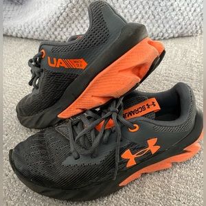 used Under Armour Scramjet tennis shoes, dark grey and neon orange, boys sz 3.5
